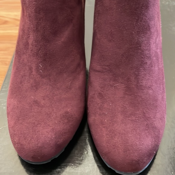 BCBG Paris Wyno Bordeaux Booties size 7 - Picture 3 of 7